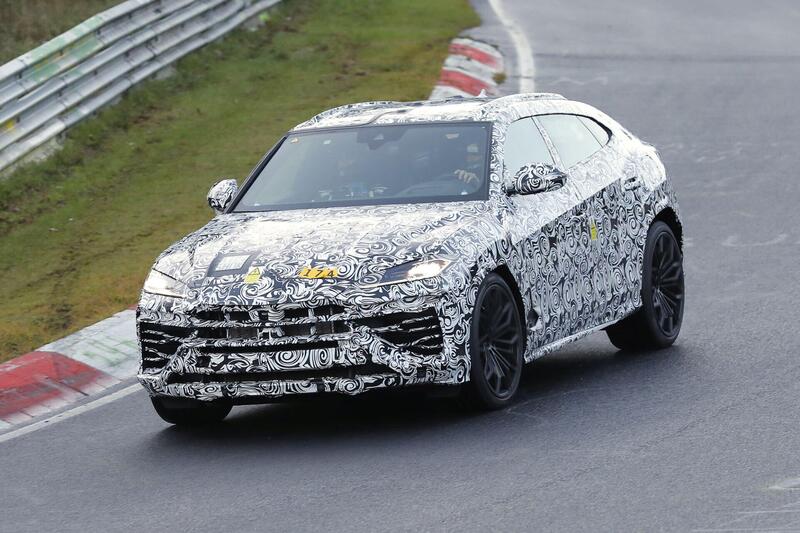 Lamborghini Urus, ecco la variante ibrida Plug-In [Foto Spia]