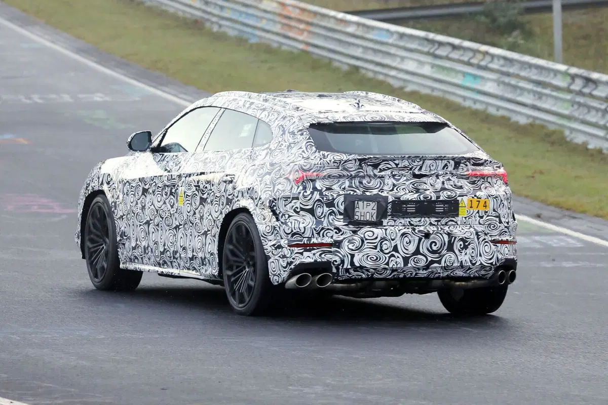 Lamborghini Urus, ecco la variante ibrida Plug-In [Foto Spia] (11)
