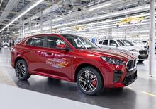 Ecco la prima BMW X2 che esce dalla linea di produzione 