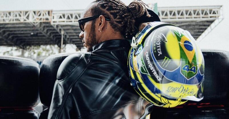 Formula 1. L&#039;omaggio di Lewis Hamilton ad Ayrton Senna: il casco speciale per il GP del Brasile 