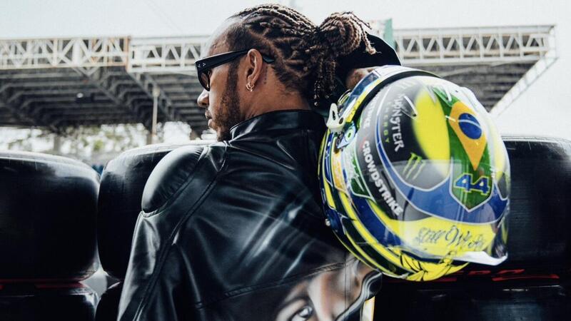 Formula 1. L&#039;omaggio di Lewis Hamilton ad Ayrton Senna: il casco speciale per il GP del Brasile 