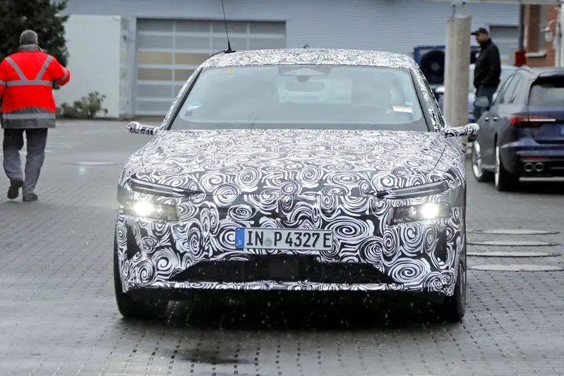 Audi A6 Avant, ecco la variante 100% elettrica [Foto Spia]