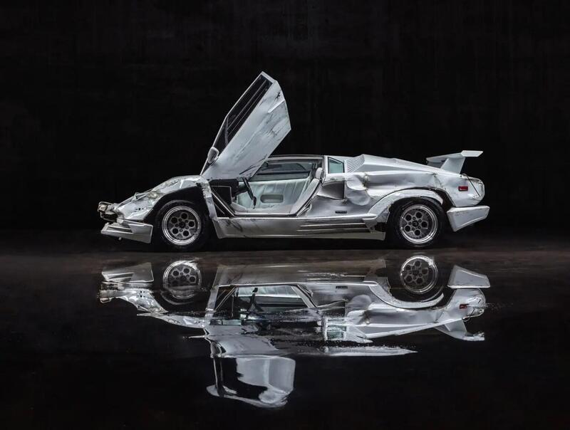 La vista laterale della Countach di Di Caprio