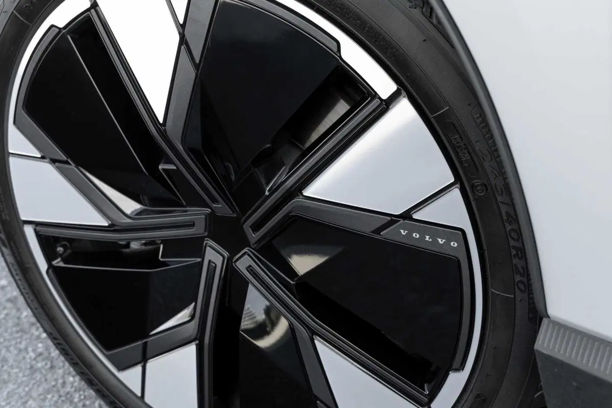 Volvo EX30, la svedese che viene da lontano [VIDEO] (11)