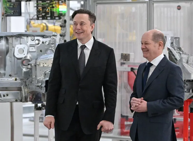 Elon Musk in visita a Grunheide (Berlino)