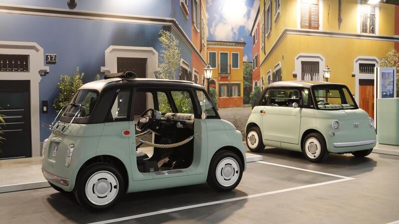 Fiat Topolino sul set di Eicma 2023: il diorama di Milano in scala 1:1 