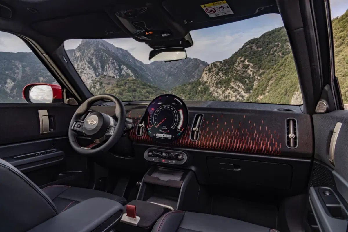 Mini John Cooper Works Countryman: arriva a 300 Cv (7)
