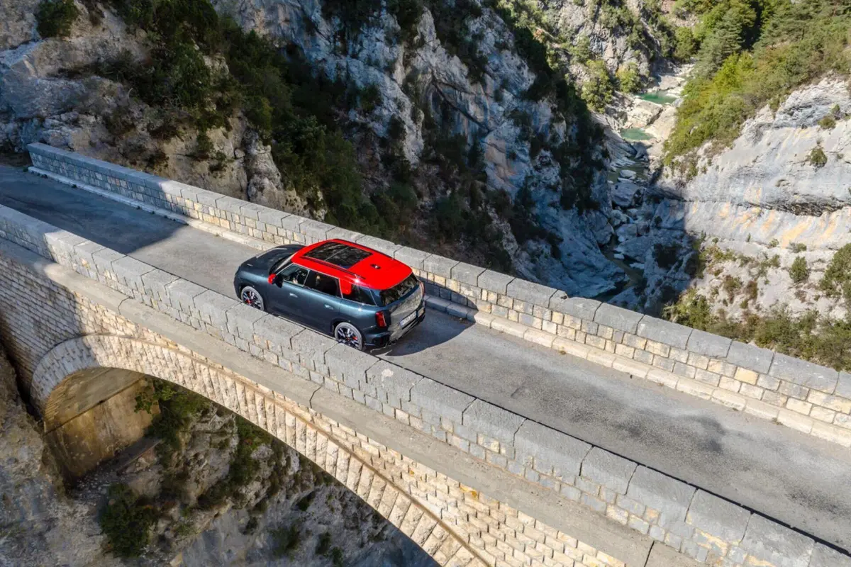 Mini John Cooper Works Countryman: arriva a 300 Cv (2)