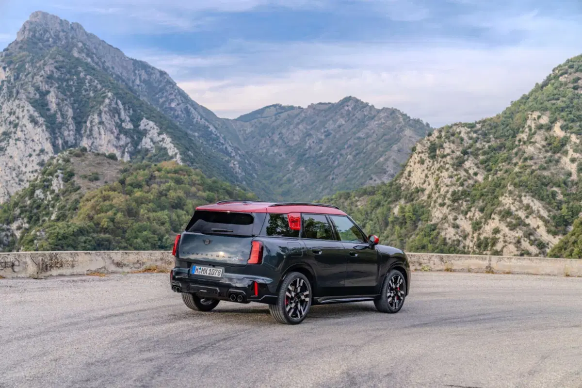 Mini John Cooper Works Countryman: arriva a 300 Cv (3)