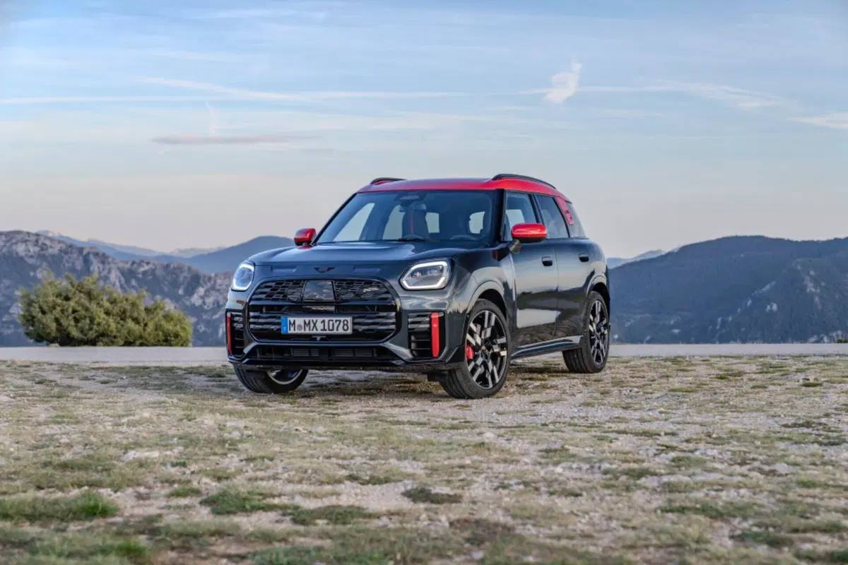 Mini John Cooper Works Countryman: arriva a 300 Cv (4)