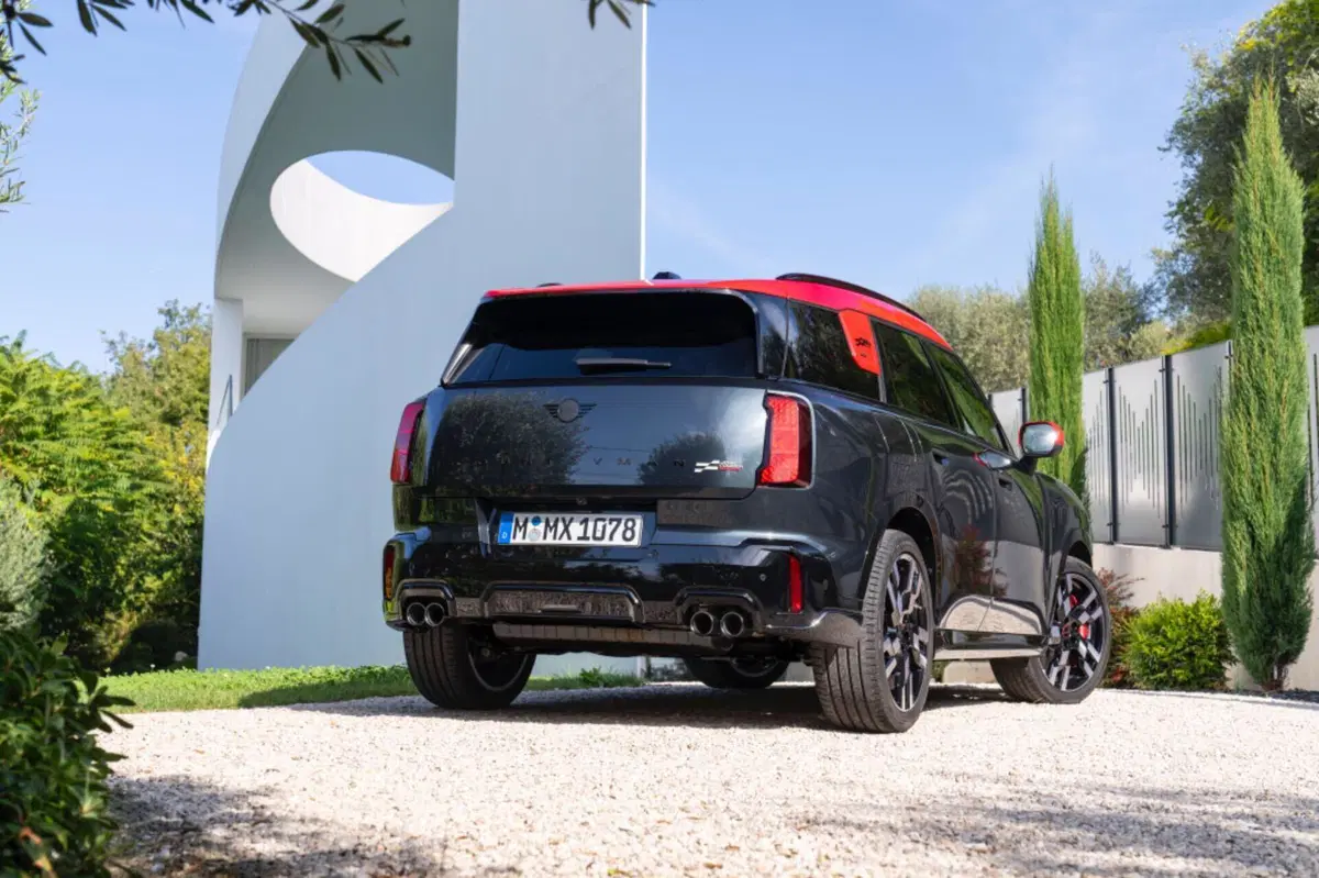 Mini John Cooper Works Countryman: arriva a 300 Cv (6)
