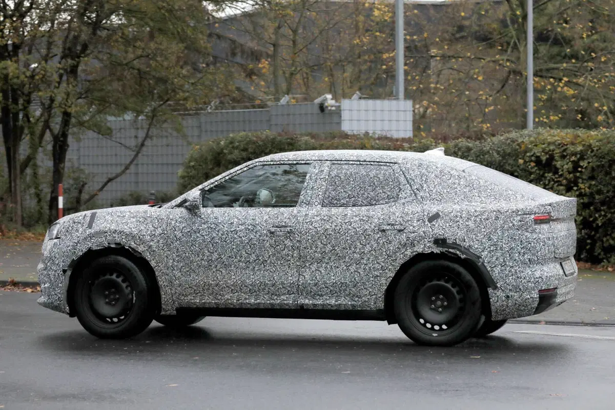 Ford, avvistato il nuovo crossover elettrico [Foto Spia] (3)
