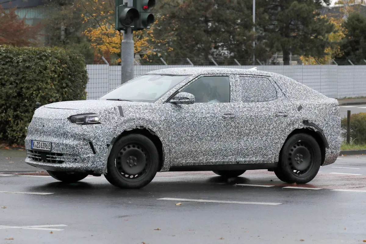 Ford, avvistato il nuovo crossover elettrico [Foto Spia] (10)