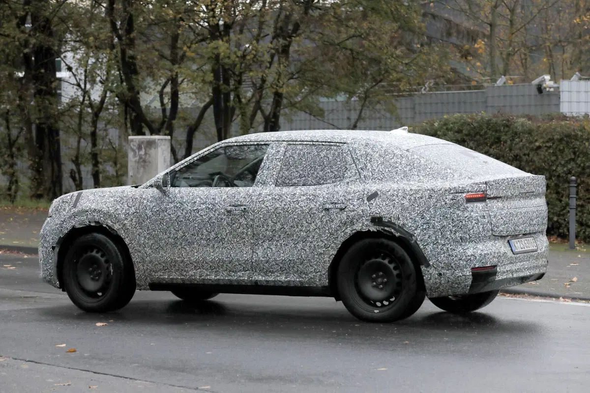 Ford, avvistato il nuovo crossover elettrico [Foto Spia] (11)