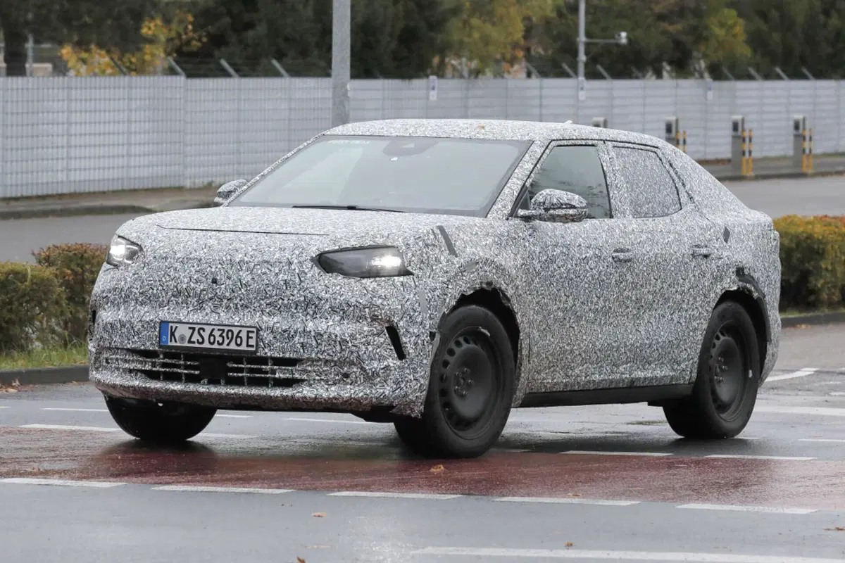 Ford, avvistato il nuovo crossover elettrico [Foto Spia] (12)