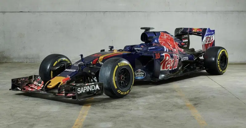 Formula 1. All'asta cimeli dell'AlphaTauri tra cui la STR11 di Max Verstappen