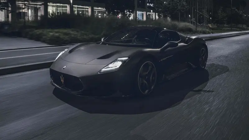 Maserati MC20: creatura della Notte [VIDEO]