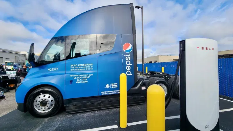 Tesla Semi: una "gola profonda" della Pepsi lo distrugge