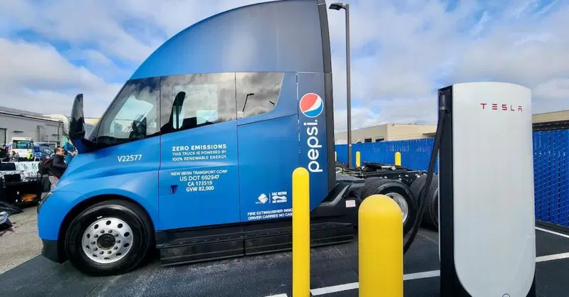 Tesla Semi: una "gola profonda" della Pepsi lo distrugge