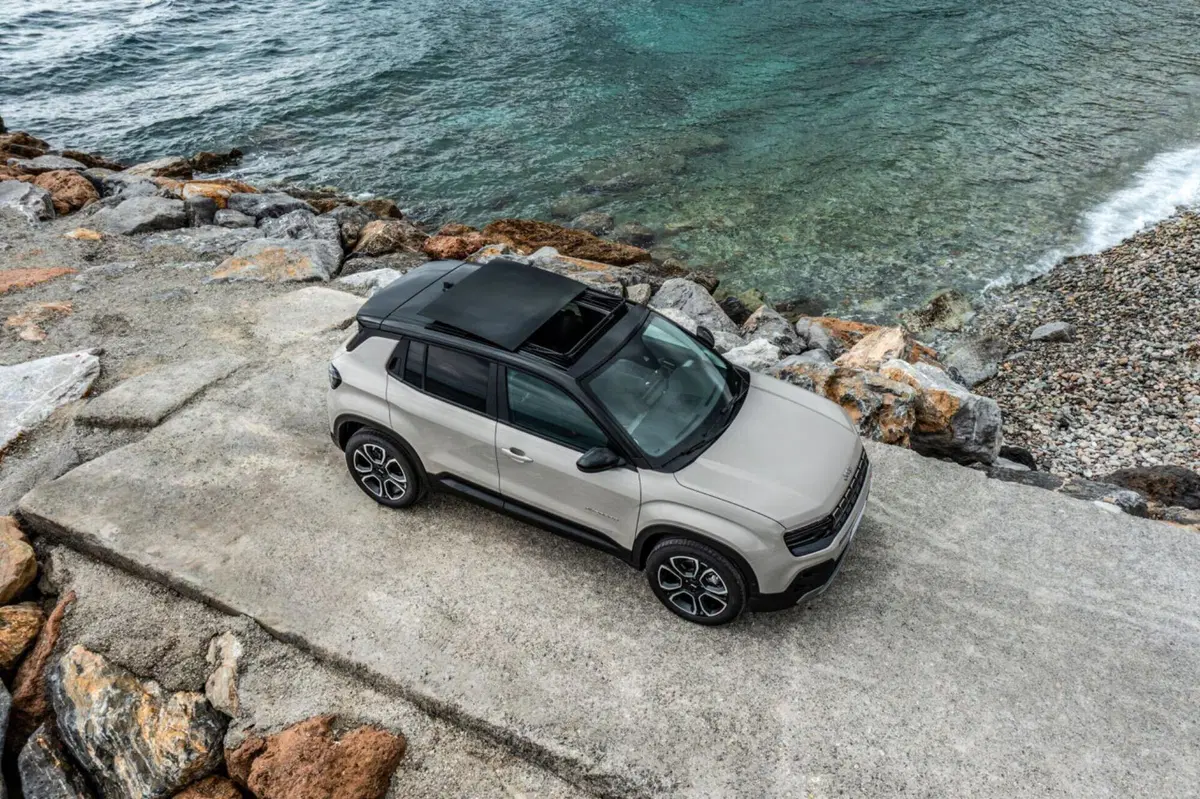 Jeep Avenger, ecco la nuova versione ibrida (5)