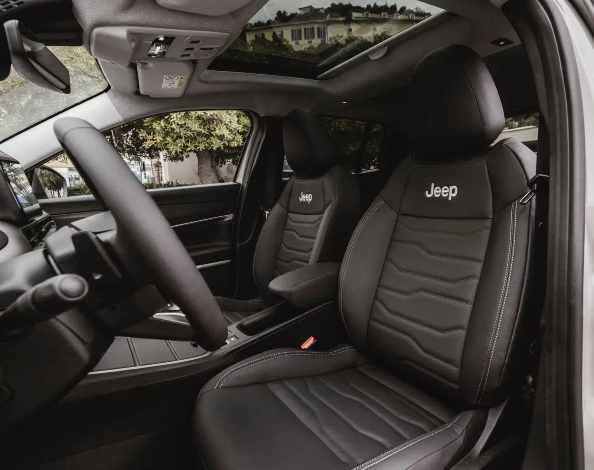 Jeep Avenger, ecco la nuova versione ibrida (6)
