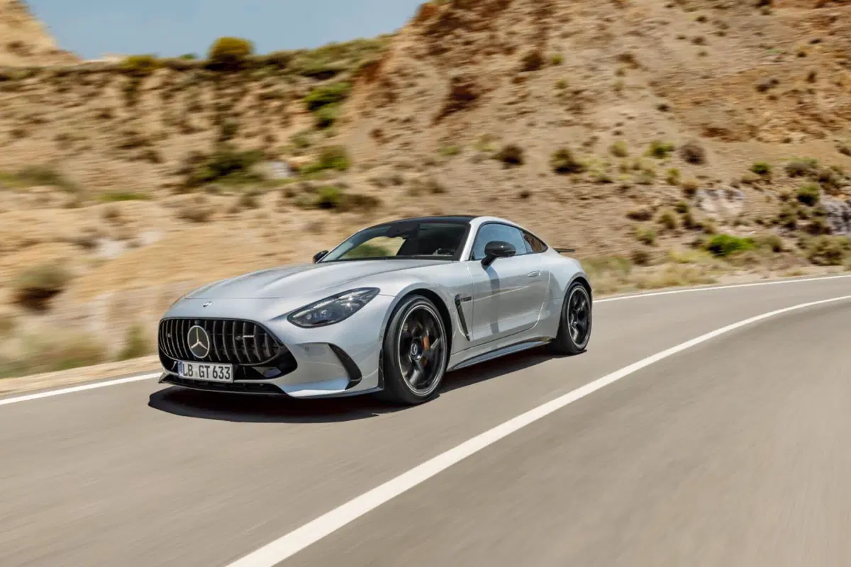 Mercedes AMG GT 2023, il V8 da 585 Cv è più “comodo” [VIDEO]