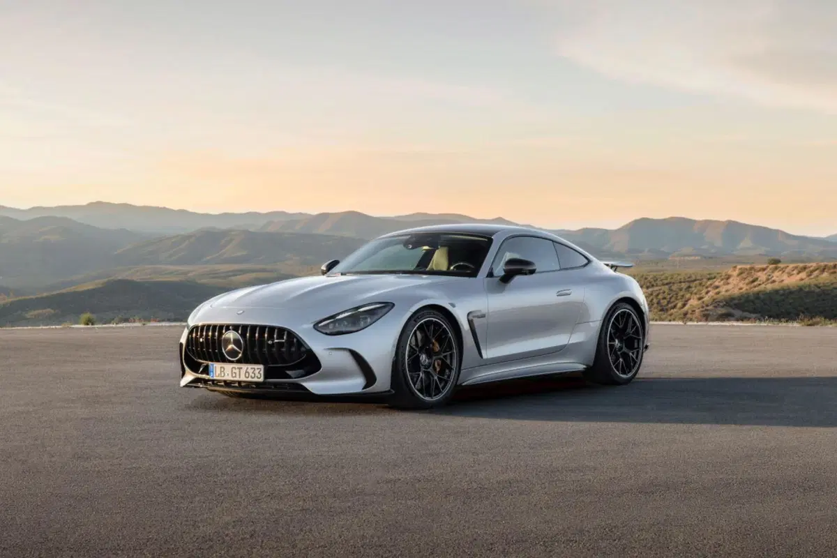 Mercedes AMG GT 2023, il V8 da 585 Cv è più “comodo” [VIDEO] (4)