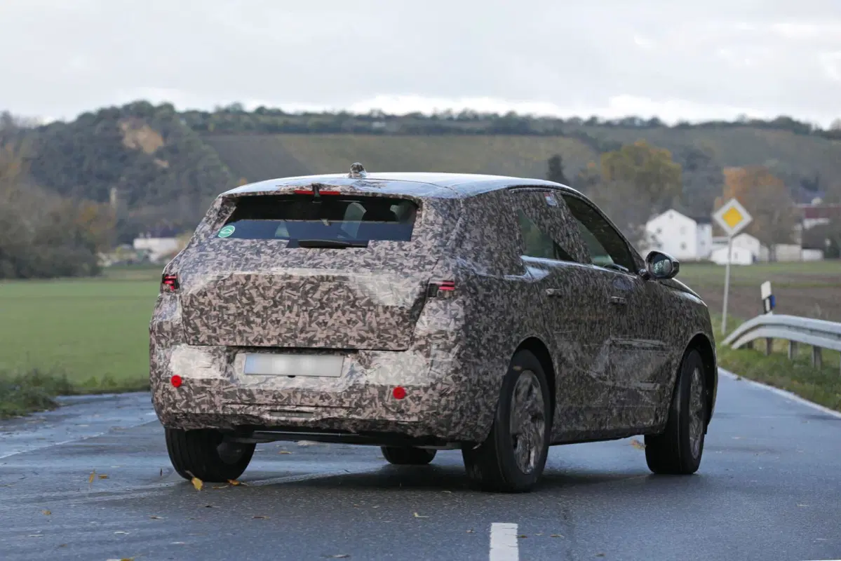 Opel Grandland, ecco il prototipo della nuova generazione [Foto Spia] (2)
