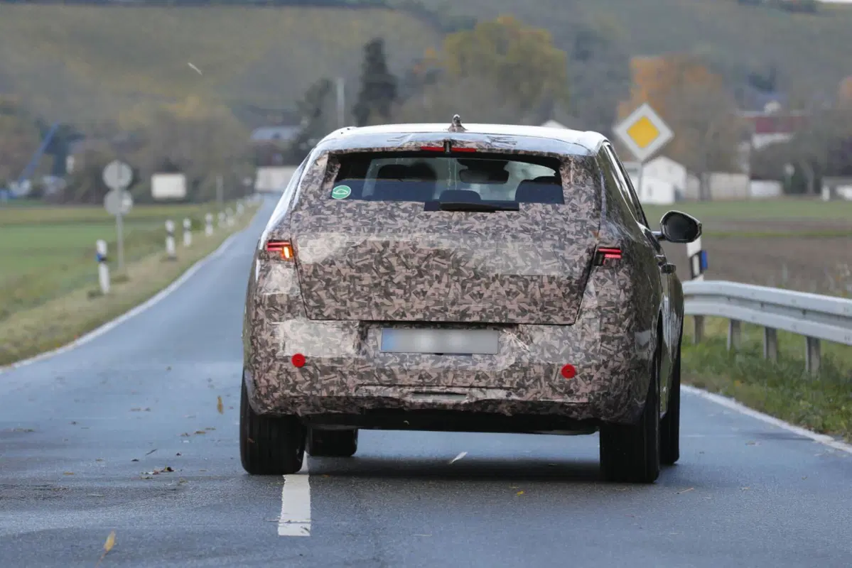 Opel Grandland, ecco il prototipo della nuova generazione [Foto Spia] (4)