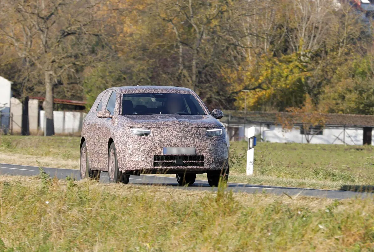 Opel Grandland, ecco il prototipo della nuova generazione [Foto Spia] (6)