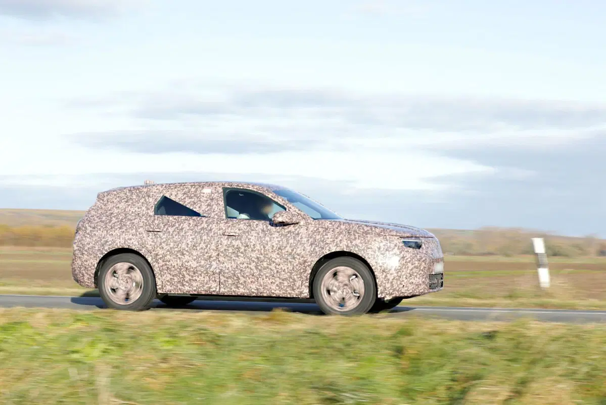 Opel Grandland, ecco il prototipo della nuova generazione [Foto Spia] (12)