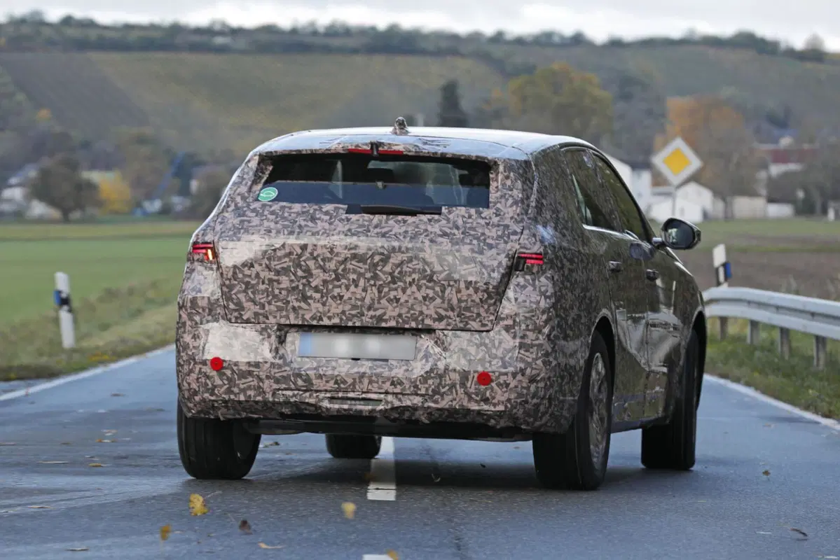Opel Grandland, ecco il prototipo della nuova generazione [Foto Spia] (11)