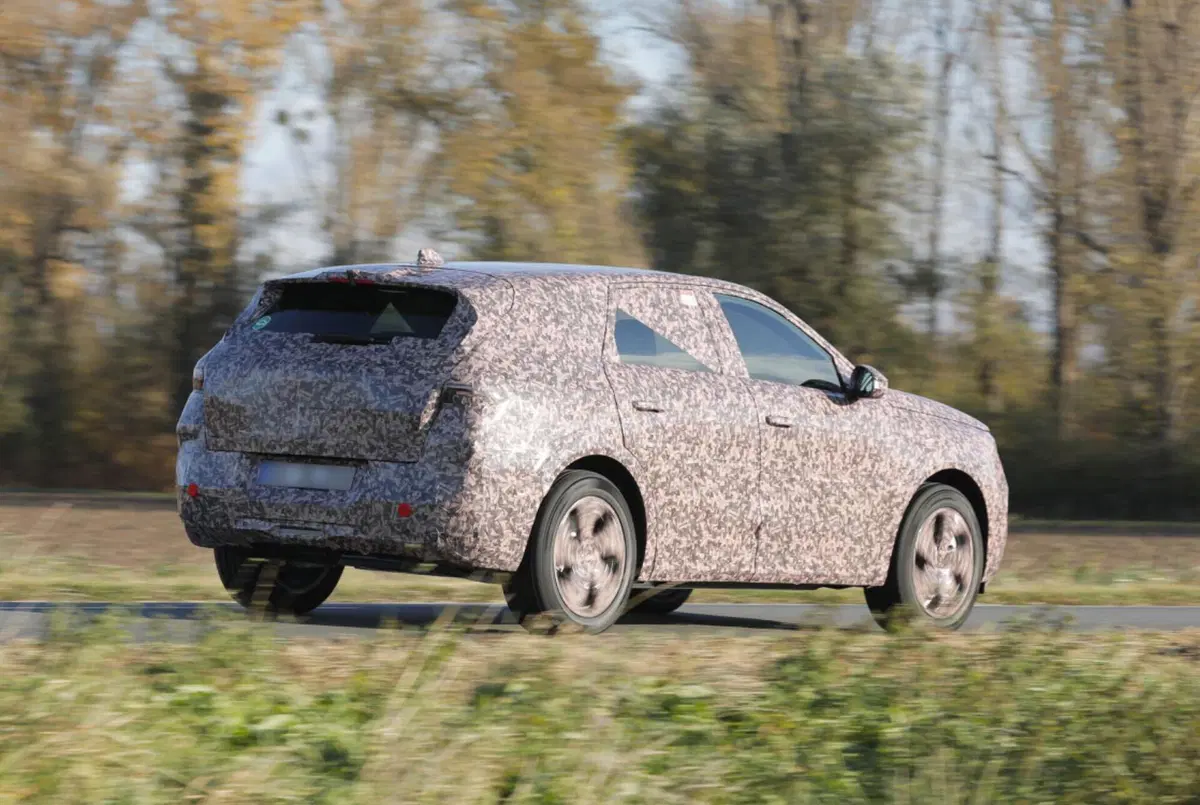 Opel Grandland, ecco il prototipo della nuova generazione [Foto Spia] (13)