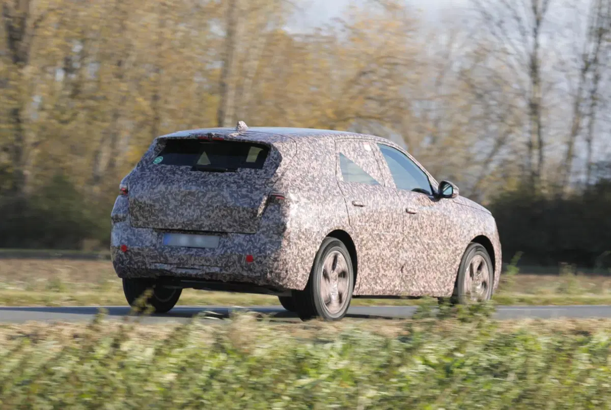 Opel Grandland, ecco il prototipo della nuova generazione [Foto Spia] (14)