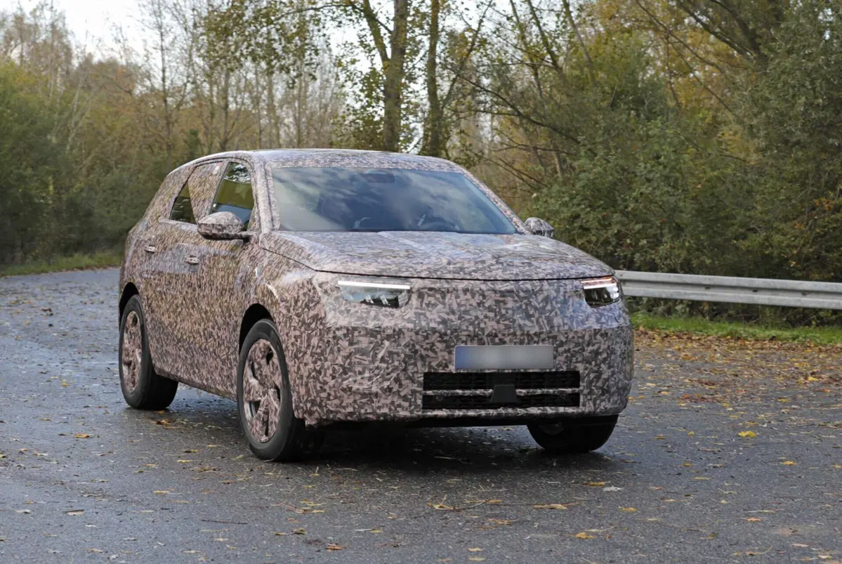 Opel Grandland, ecco il prototipo della nuova generazione [Foto Spia] (16)