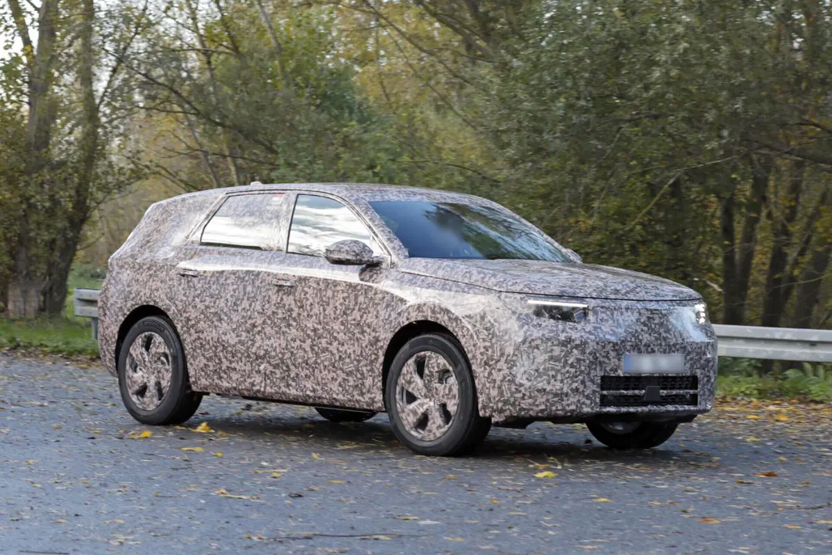Opel Grandland, ecco il prototipo della nuova generazione [Foto Spia] (15)