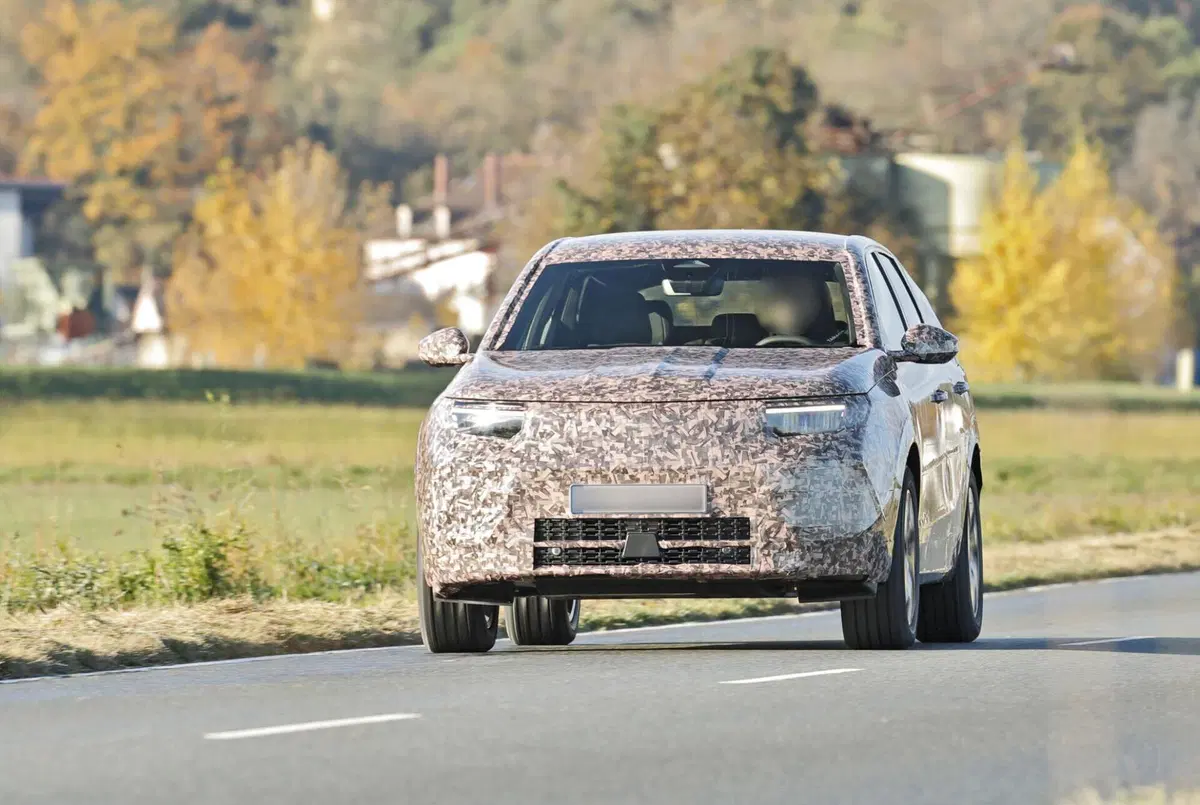 Opel Grandland, ecco il prototipo della nuova generazione [Foto Spia] (18)