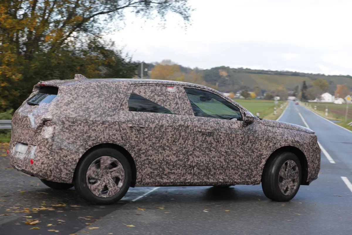Opel Grandland, ecco il prototipo della nuova generazione [Foto Spia] (27)