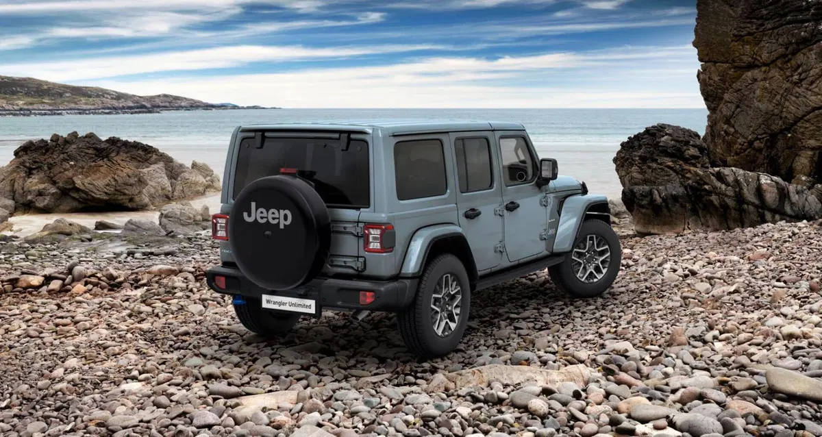 Jeep Wrangler 4xe, la plug in "selvaggia" &egrave; gi&agrave; in vendita