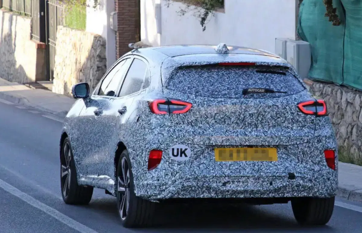 Ford Puma, l’elettrica è in arrivo nel 2024 [Foto Spia] (5)