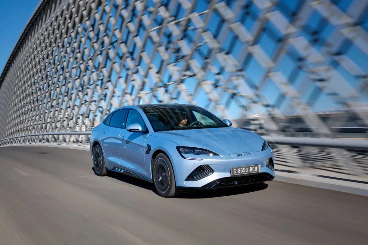 BYD Seal: al volante della top elettrica made in Cina. Batte la Tesla Model 3? (3)