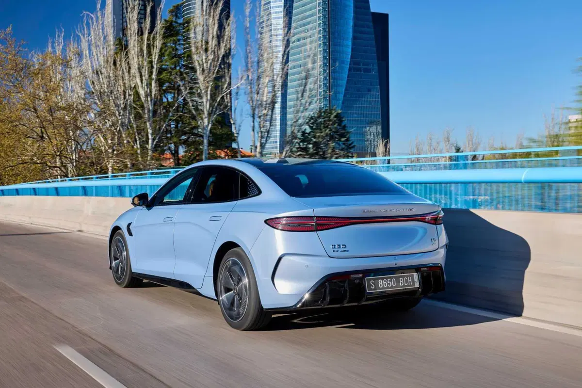 BYD Seal: al volante della top elettrica made in Cina. Batte la Tesla Model 3? (4)