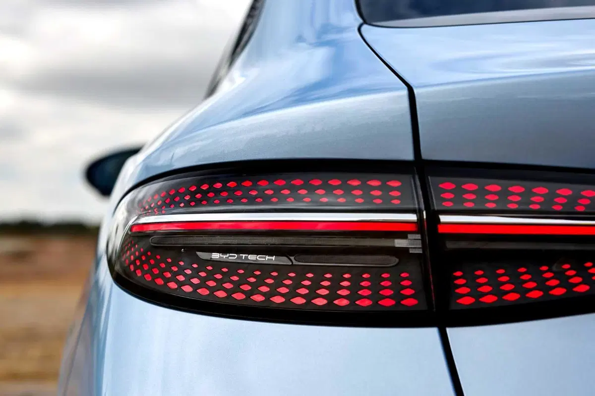 BYD Seal: al volante della top elettrica made in Cina. Batte la Tesla Model 3? (5)