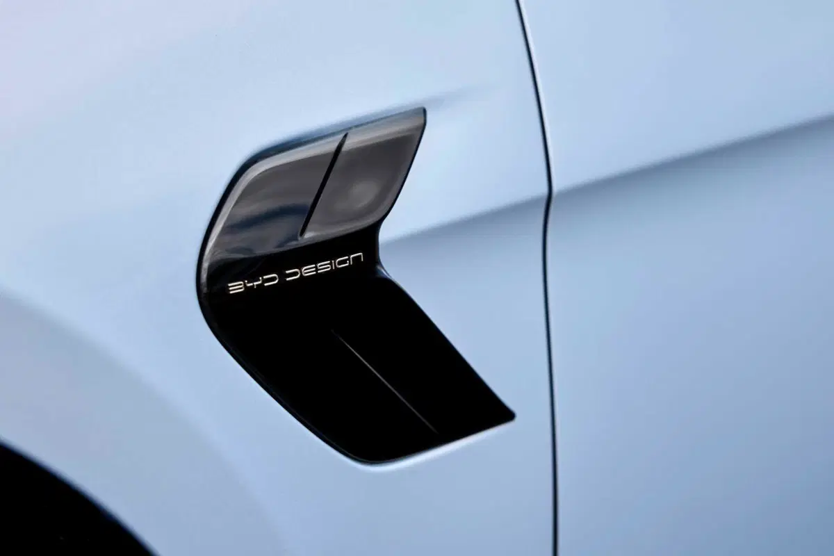 BYD Seal: al volante della top elettrica made in Cina. Batte la Tesla Model 3? (6)