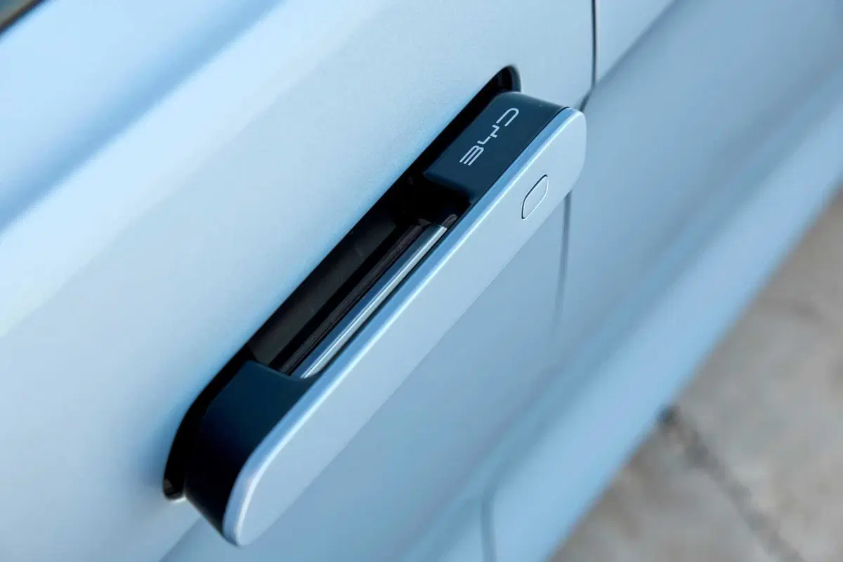 BYD Seal: al volante della top elettrica made in Cina. Batte la Tesla Model 3? (14)