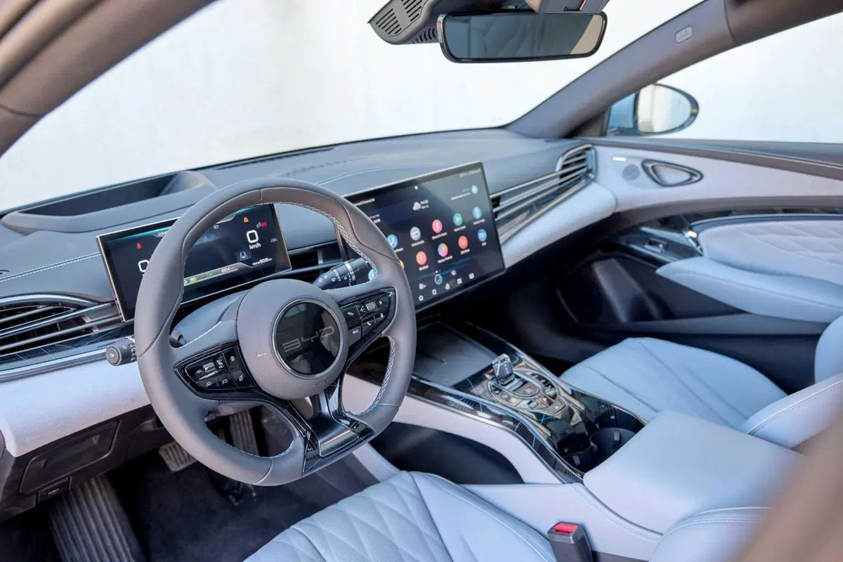 BYD Seal: al volante della top elettrica made in Cina. Batte la Tesla Model 3? (23)