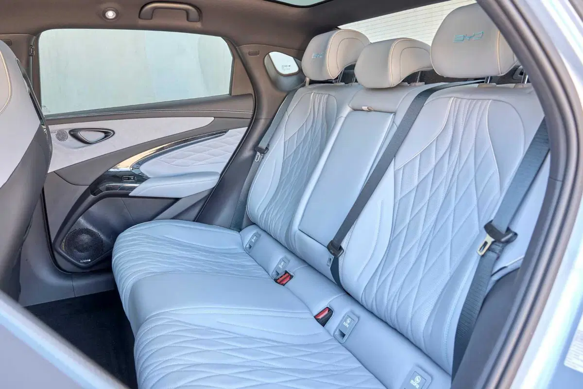 BYD Seal: al volante della top elettrica made in Cina. Batte la Tesla Model 3? (26)