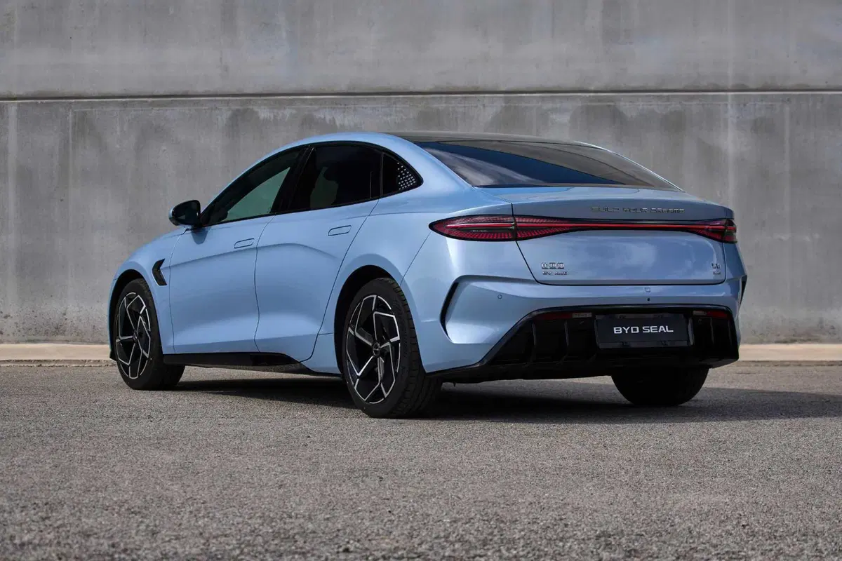 BYD Seal: al volante della top elettrica made in Cina. Batte la Tesla Model 3? (39)