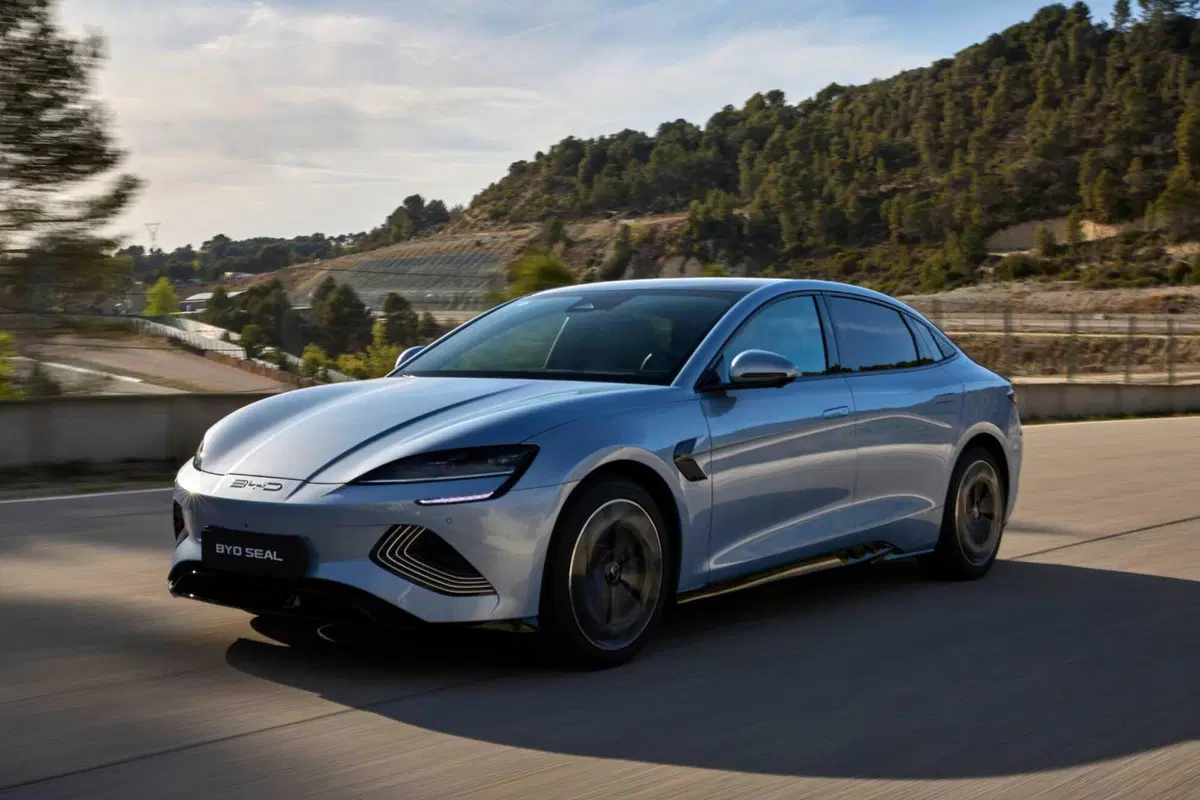 BYD Seal: al volante della top elettrica made in Cina. Batte la Tesla Model 3? (41)