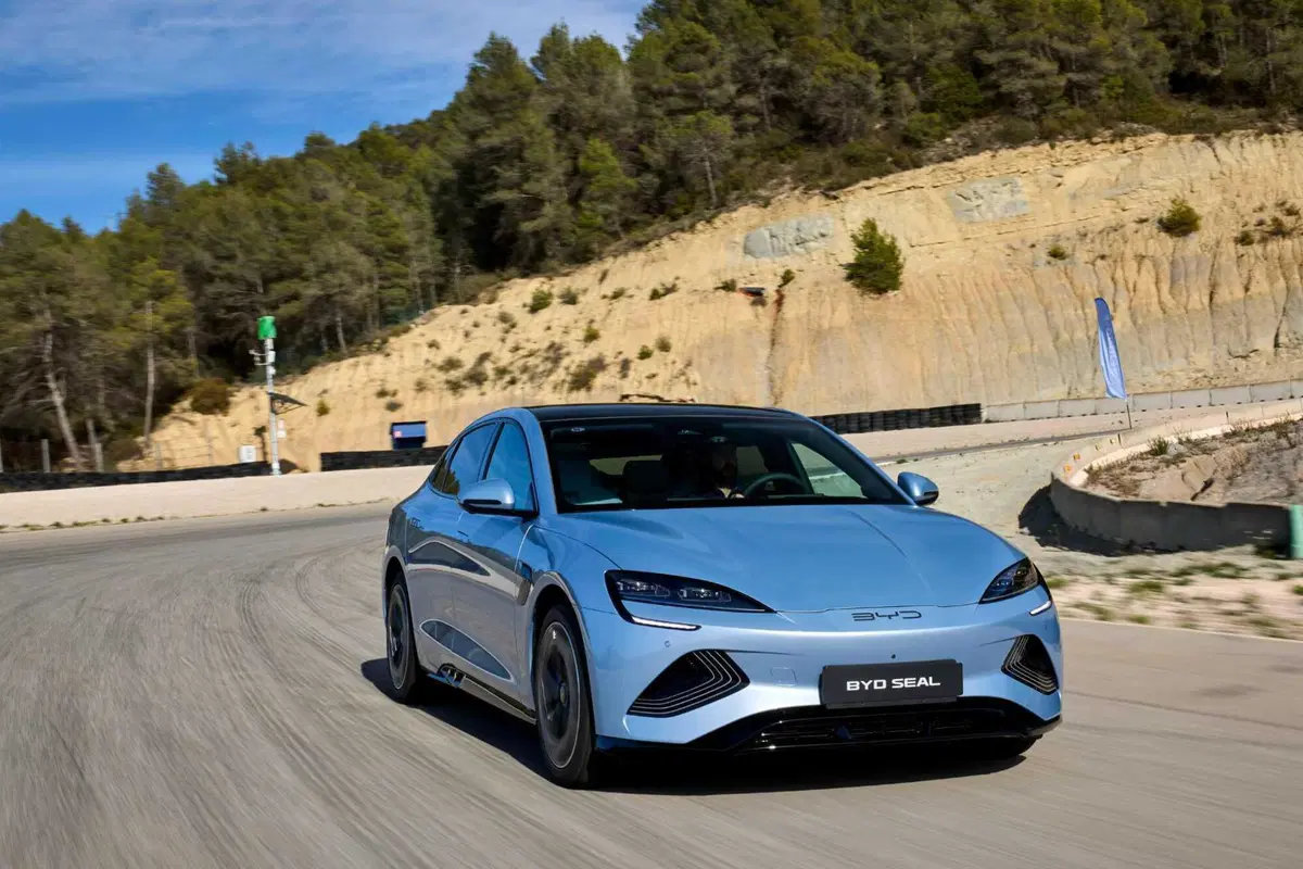 BYD Seal: al volante della top elettrica made in Cina. Batte la Tesla Model 3? (44)